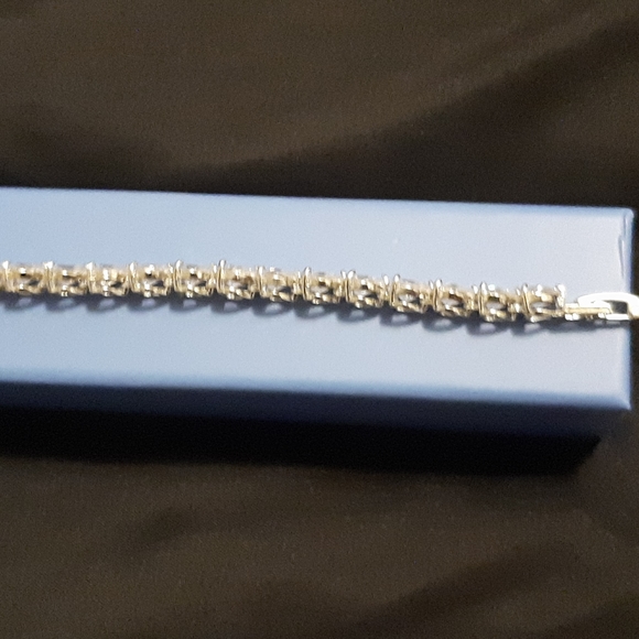 NIB Heart shaped clear CZ tennis bracelet locking clasp end silver plated - Picture 4 of 5